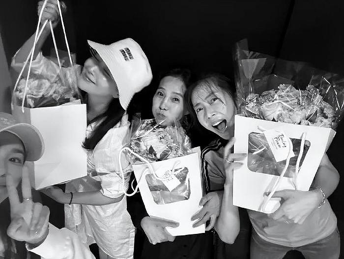 宋慧乔、金喜善和好友聚会，分享合照，网友：她们是韩国代表美女 - 2