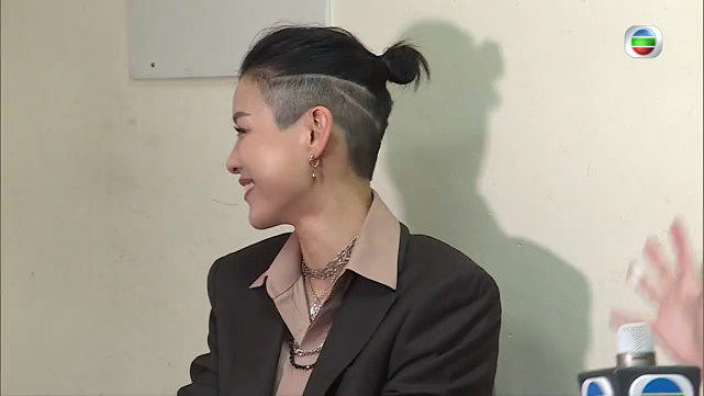 陈茵媺新剧造型很飒！纹身兼铲青发型与往常相反 女儿表态不喜欢 - 8