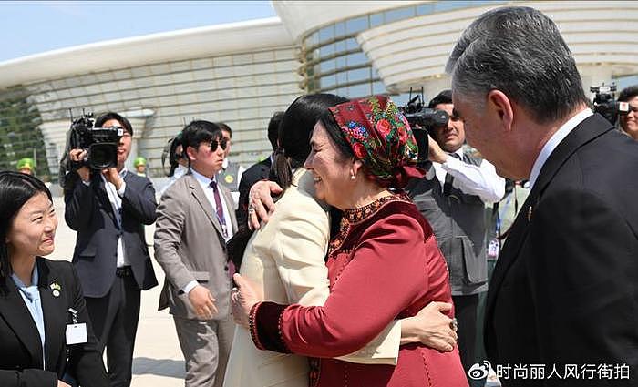 韩国第一夫人抵达哈萨克斯坦了！旋风式出访真拼，一身白色好清纯 - 14