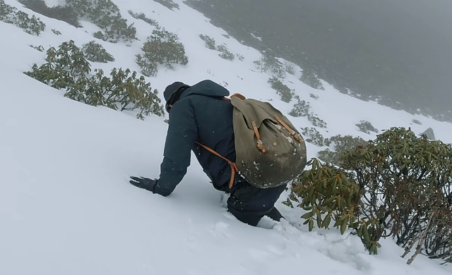 46岁钟汉良重走长征路，零下爬雪山环境艰险，走路手脚并用引泪目 - 2