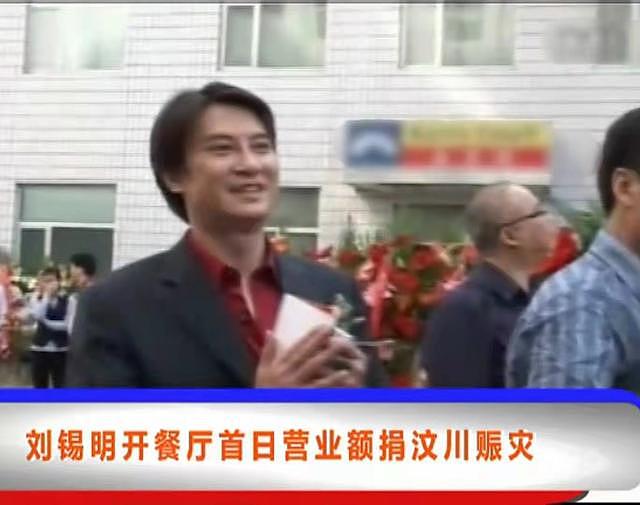 港星刘锡明现身内地商演，唱经典歌曲人气高，曾称想定居北京广州 - 11