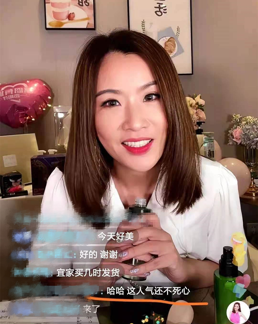香港性感女神来内地做网红2年，称工作辛苦赚钱不多，49岁仍单身 - 6