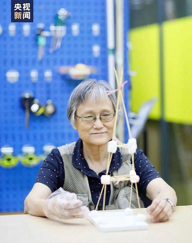 ​72岁的“科学姥姥”火遍全网！她用“魔法”帮孩子们找到学习动力！ - 1