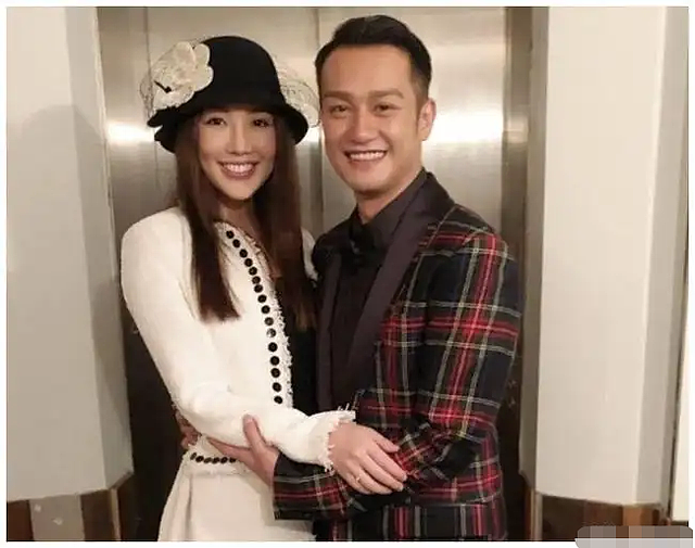 38岁男星吴浩康恋爱半年成婚，妻子挺3月孕肚，连换3套唯美婚纱 - 15