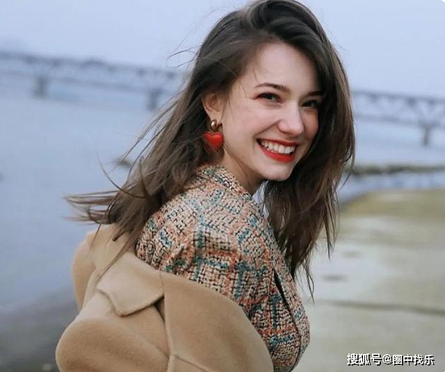 24岁浙大留学生，混血高颜值学姐，健身让她收获美丽 - 1