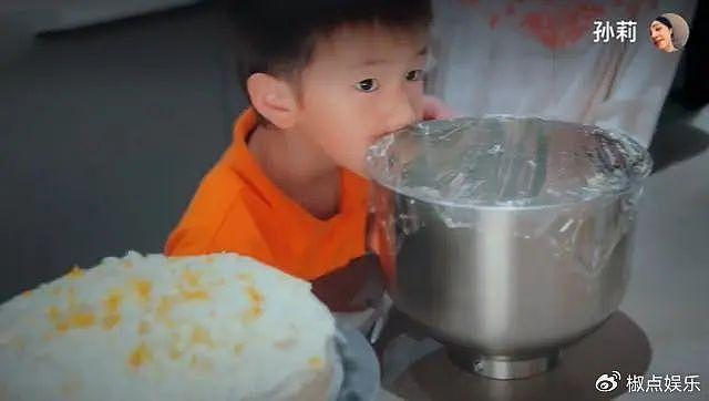 黄磊夫妇7岁儿子庆生，多多亲手给弟弟做蛋糕，老岳母罕见出镜 - 6