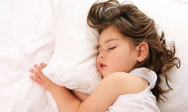 孩子睡前的三大习惯，不仅影响睡眠质量，长期还会使身高发育吃亏 - 3