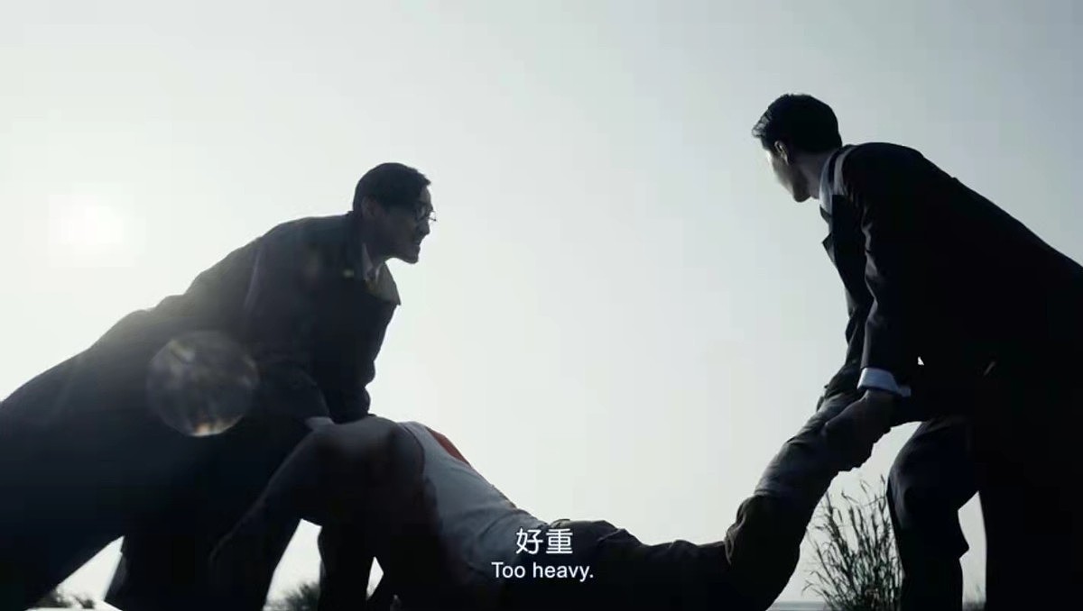 梁朝伟新片首曝预告，王传君王一博穿西装扔尸体，还用上海话骂人 - 3