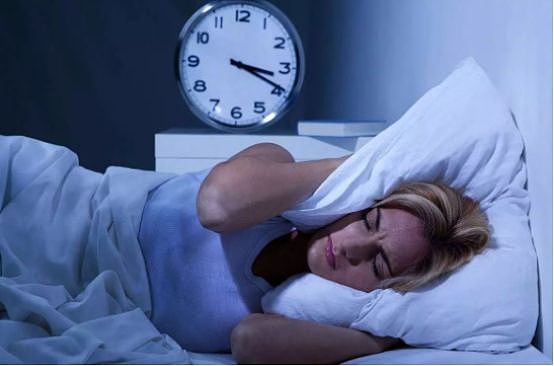 晚上失眠睡不着总是到一两点！四个方法解决问题，睡得好精神抖擞 - 1
