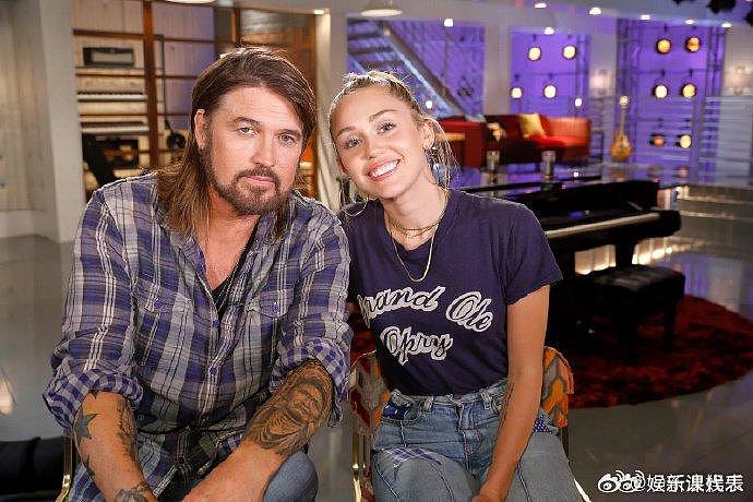 据外媒，近日一段麦莉·塞勒斯（Miley Cyrus）生父Billy Ray - 1