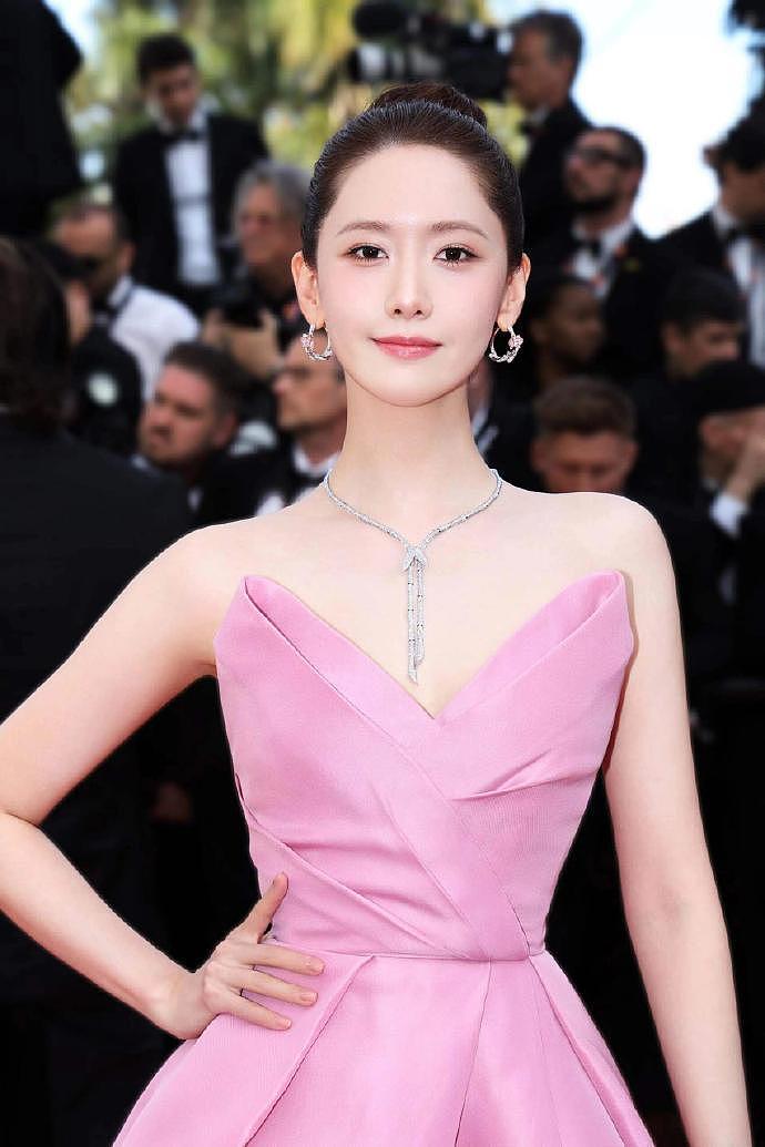 韩国知名女星，戛纳电影节红毯，遭女保镖歧视，被阻拦要求离开 - 3
