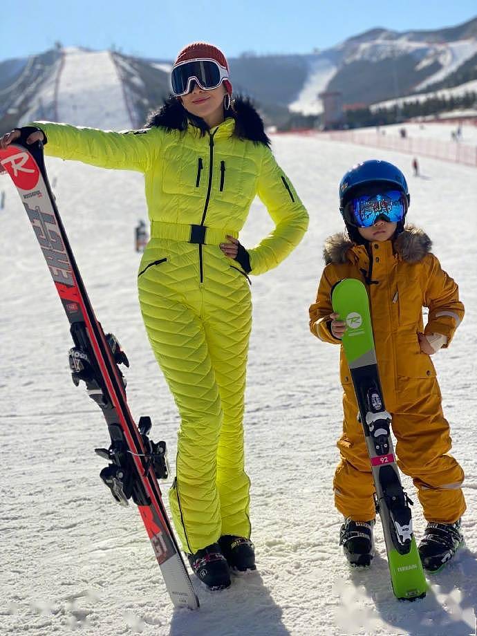 章子怡晒女儿滑雪视频，6岁醒醒性格胆量随妈，被赞天赋型选手 - 9