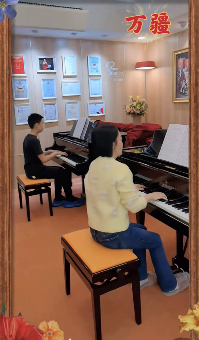 林永健12岁儿子变长腿帅哥，五官与爸爸如复制，钢琴早过英皇八级 - 2