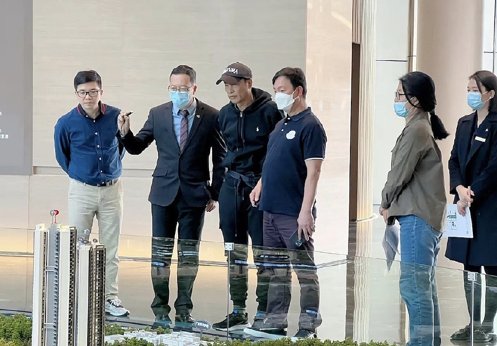 香港艺人集体赴中山打高尔夫，任达华罕露脸，被曝有意在当地买房 - 6