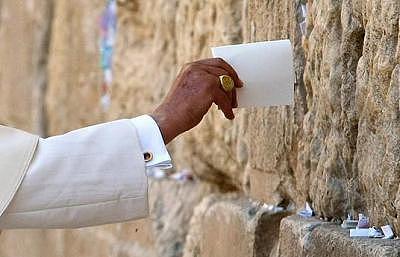 耶路撒冷的这面“哭墙”，很多年来都有人哭诉，你知道这面墙吗？