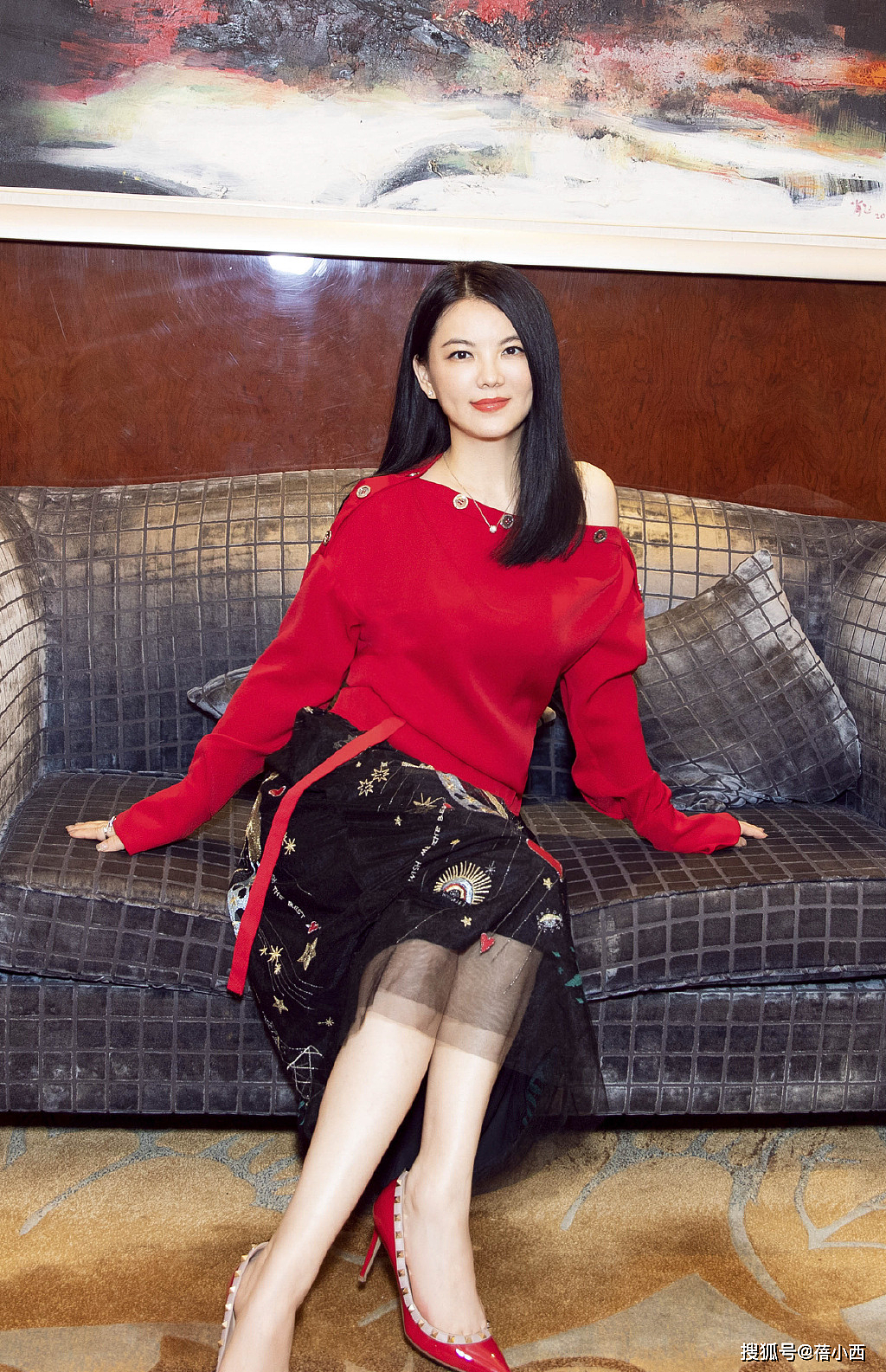 “李湘”离婚后更年轻时髦，穿毛绒大衣富态十足，不扮嫩、不老气 - 9