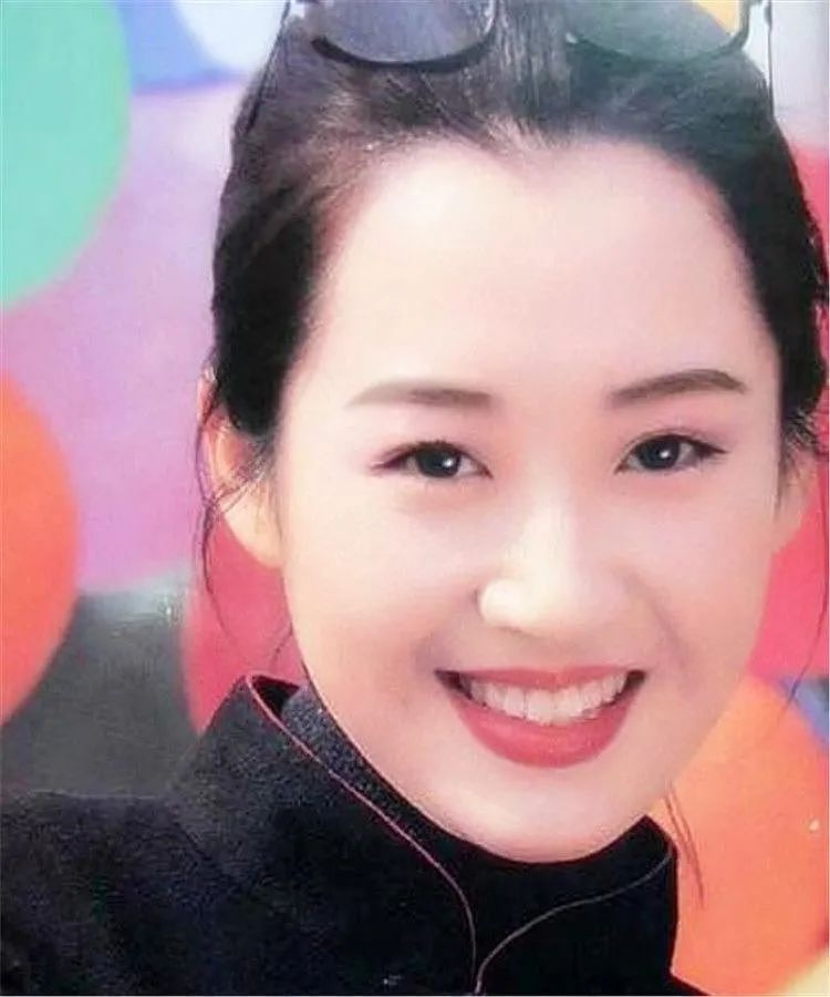 温婉大气，眉眼如画，这12位绝色古典美人，长在了中国人的审美上 - 43