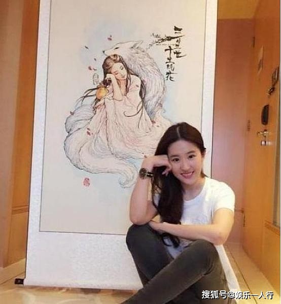 刘亦菲豪宅装修，家里有专门的舞蹈室，墙上的挂画很仙女 - 4
