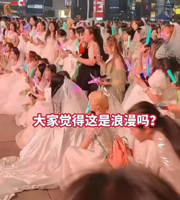 女粉组团穿婚纱，演唱会大喊：“王源娶我”，饭圈追星太离谱了 - 2