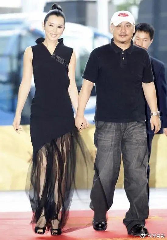他与蒋雯丽同居5年，和余男同居10年，却转身迎娶了张雨绮 - 1