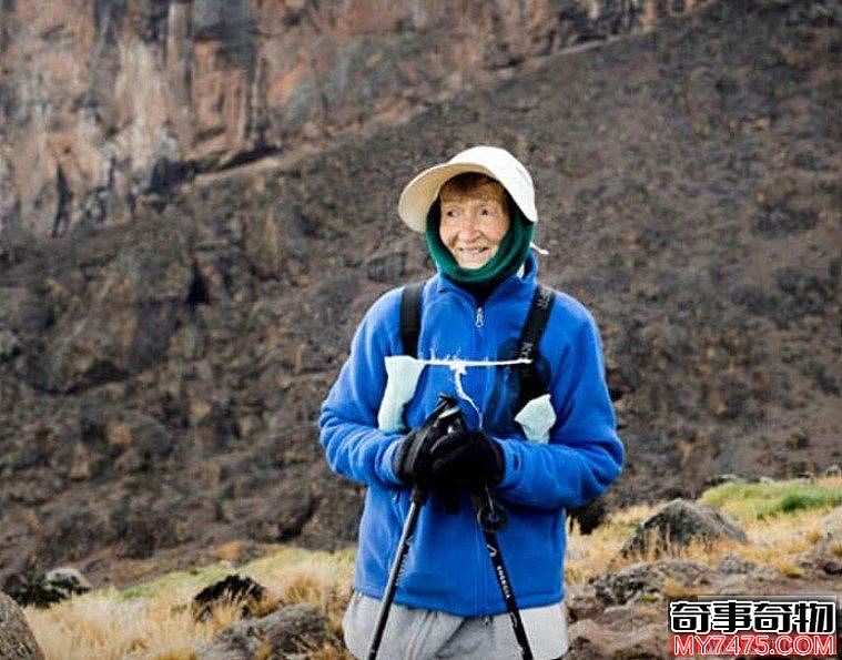 世界上年龄最大的登峰者（86岁老太太登上海拔5895米乞力马扎罗峰）