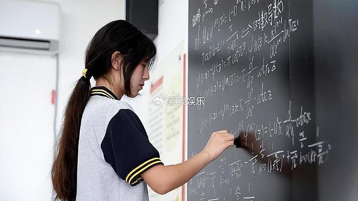 姜萍数学老师一夜成名，多所大学发出邀约疯抢，师生相互成就 - 15
