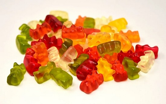 就像同一种小熊软糖会有不同的口味一样，同一种元素也会有很多种同位素。（图片来源：pixabay）