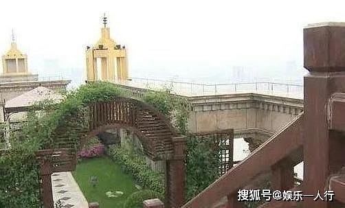 一起参观张庭在上海的豪宅，空中花园装修很豪华，家里鞋子非常多 - 4