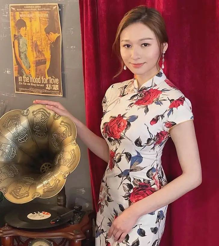 61岁港星林俊贤晒热舞视频，大女儿罕见出镜，26岁的她曾参选港姐 - 5
