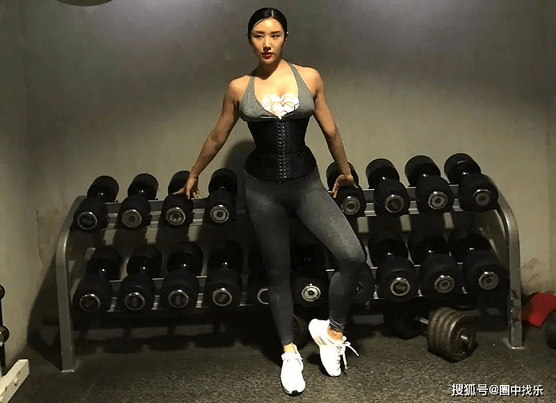“韩版卡戴珊”，身材比卡戴珊更紧致，更有力量感，健身训练真香 - 4