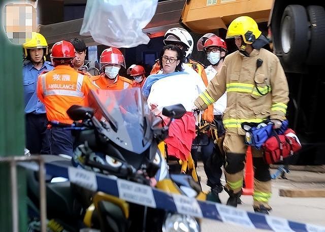 黄渤倪妮剧组突发意外，升降台从高空坍塌8人受伤，现场画面曝光 - 12