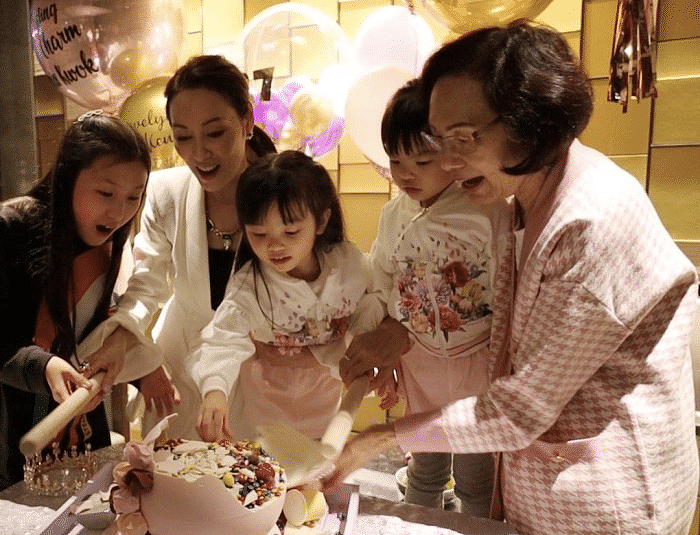 郭可盈林文龙为12岁女儿庆生，豪办户外派对，母女花式比心似姐妹 - 23