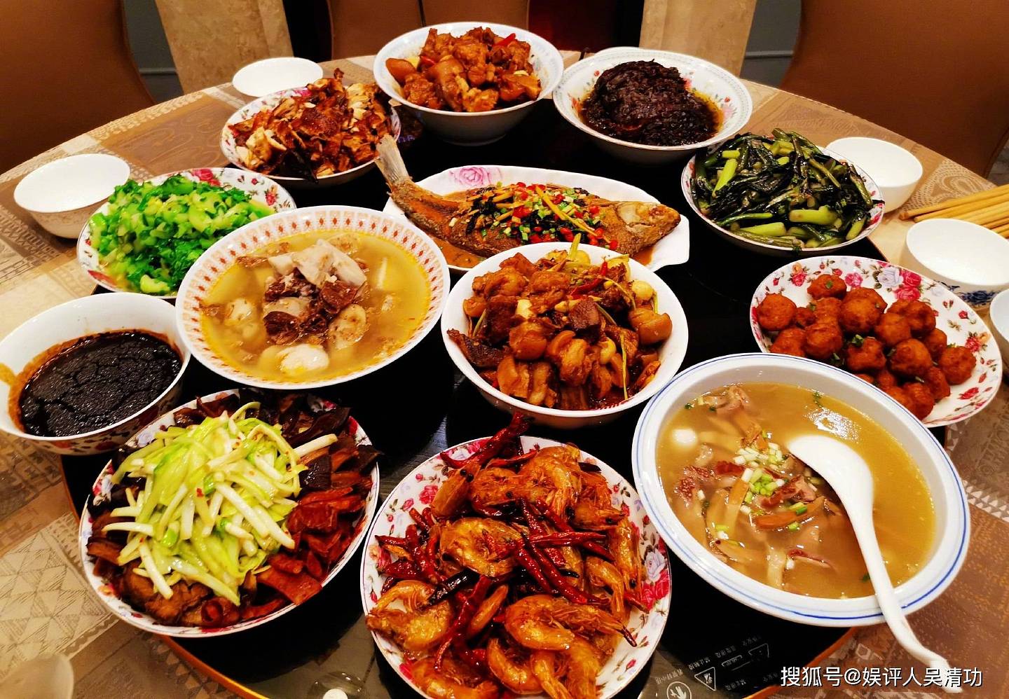 明星晒年夜饭照片：肖战和张艺兴的家里都有鱼，王嘉尔的菜最简单 - 5