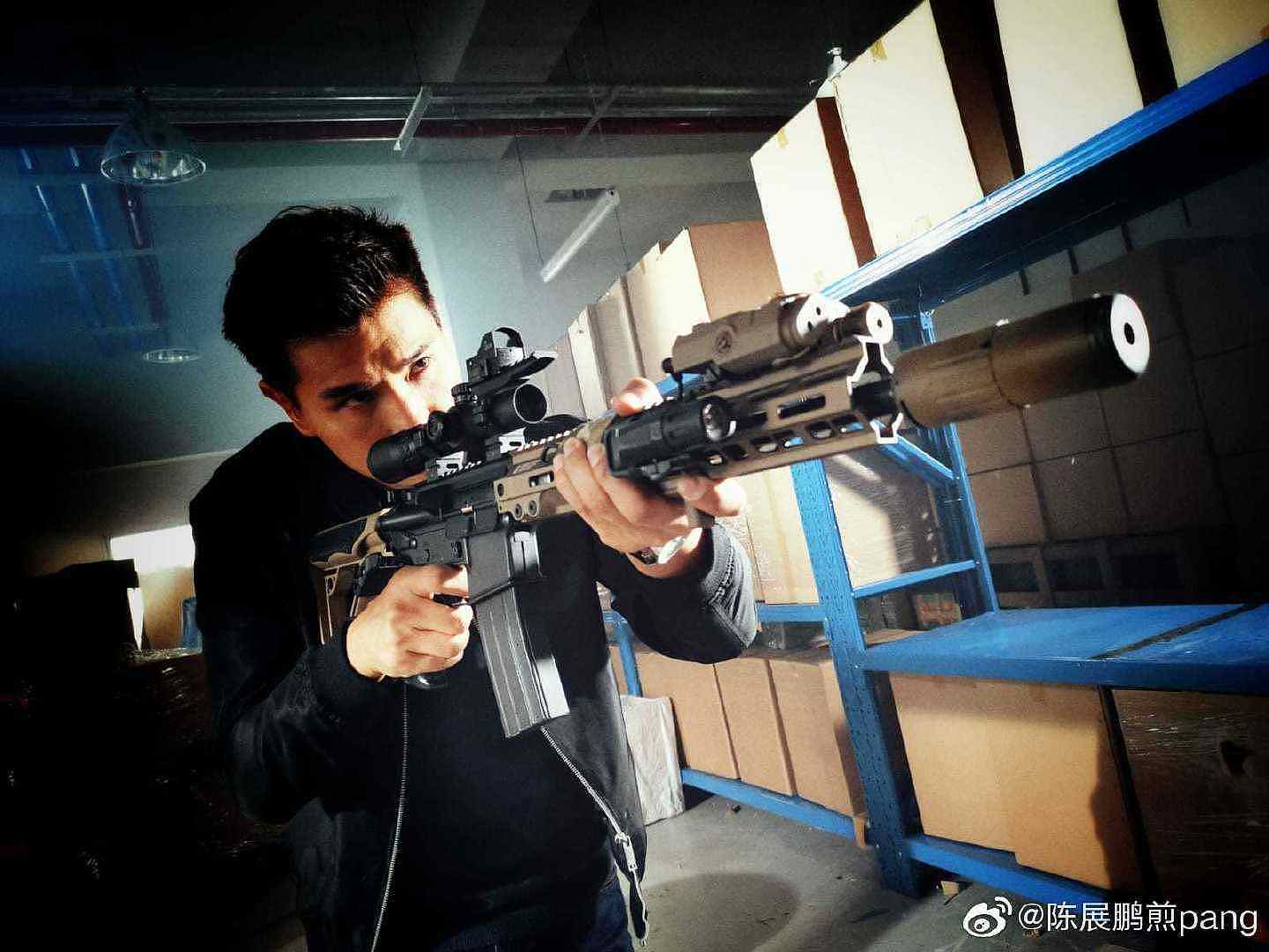 好惊艳！TVB《隐形战队》持续热拍，马国明“文莱王子”造型亮眼 - 4