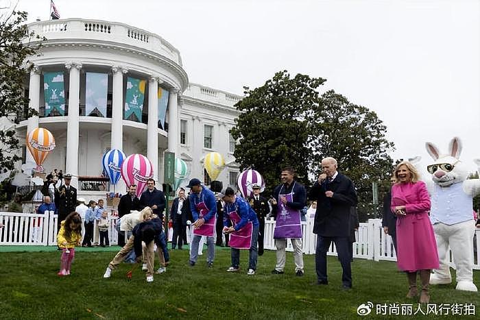 拜登夫妇在白宫庆祝复活节好欢乐！充满童趣，夫人穿粉色大衣惊艳 - 8