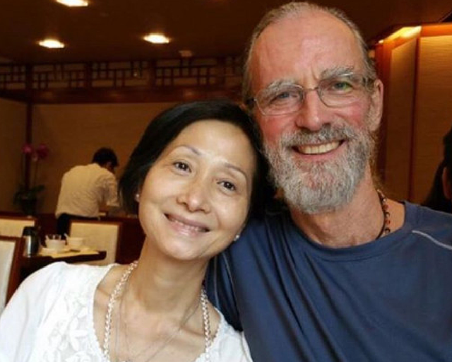 卢靖姗71岁父亲爬山时离世，生前曾与李小龙成龙合作，是女儿榜样 - 3