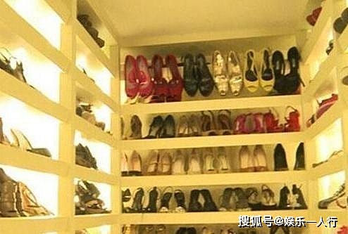 一起参观张庭在上海的豪宅，空中花园装修很豪华，家里鞋子非常多 - 2