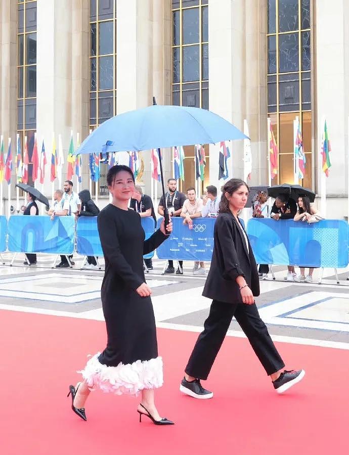 奥运会明星众生相：贾玲有排面，郭晶晶忙前忙后，阿汤哥酷帅亮相 - 6