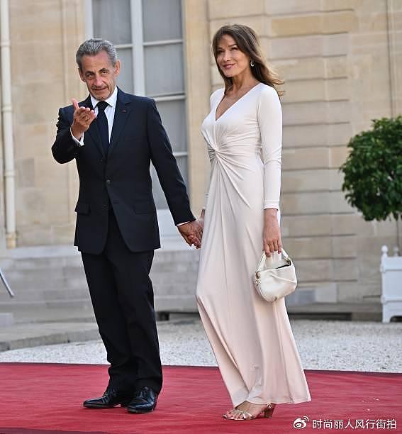 前法国总统萨科齐带着超模夫人也出席国宴！布吕尼一身白裙，好美 - 3