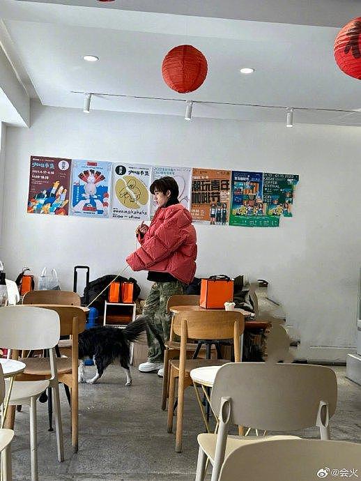 有网友在咖啡店偶遇宋亚轩遛鼠标，生图特别帅气的清爽男大 - 3
