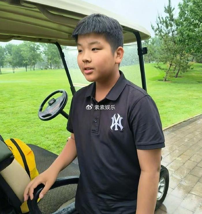 黄圣依儿子安迪获高尔夫冠军，12岁身材魁梧，典型的富家公子哥 - 2