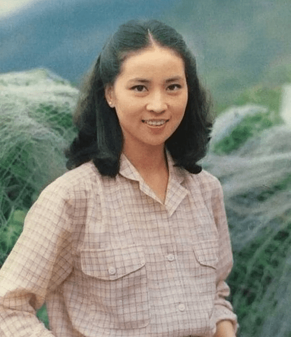 林凤娇才是最厉害的女人，被吴绮莉恶心23年，但成龙从未逃出她手掌心 - 9