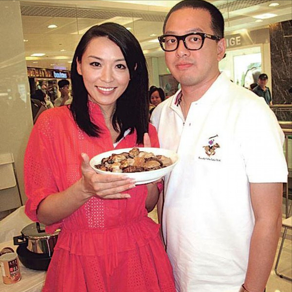 48岁TVB花旦陈炜晒合影宣布再婚，生日当天获医生男友惊喜求婚 - 5