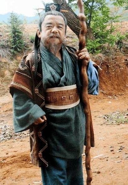 他是中国第一矮星，身高1米28，却娶4任美娇妻，走上人生巅峰 - 10