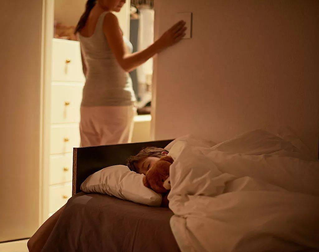 孩子睡前的三大习惯，不仅影响睡眠质量，长期还会使身高发育吃亏 - 2