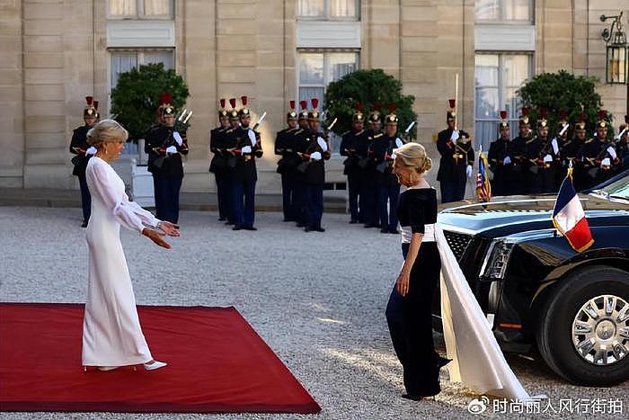前法国总统萨科齐带着超模夫人也出席国宴！布吕尼一身白裙，好美 - 6