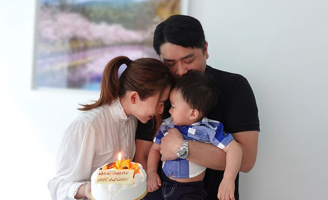 前TVB女艺人岑杏贤与老公儿子开心庆生 夫妻俩同一天生日很有缘 - 5