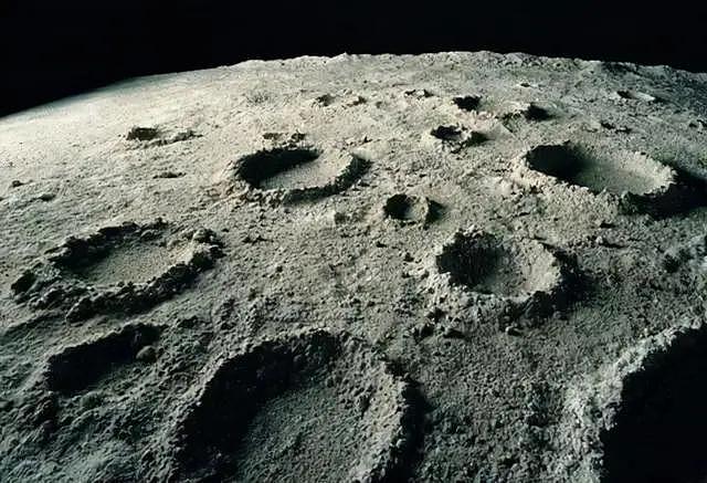 可供80亿人呼吸10万年！NASA在月球表面发现大量氧气，被困浮土中 - 1
