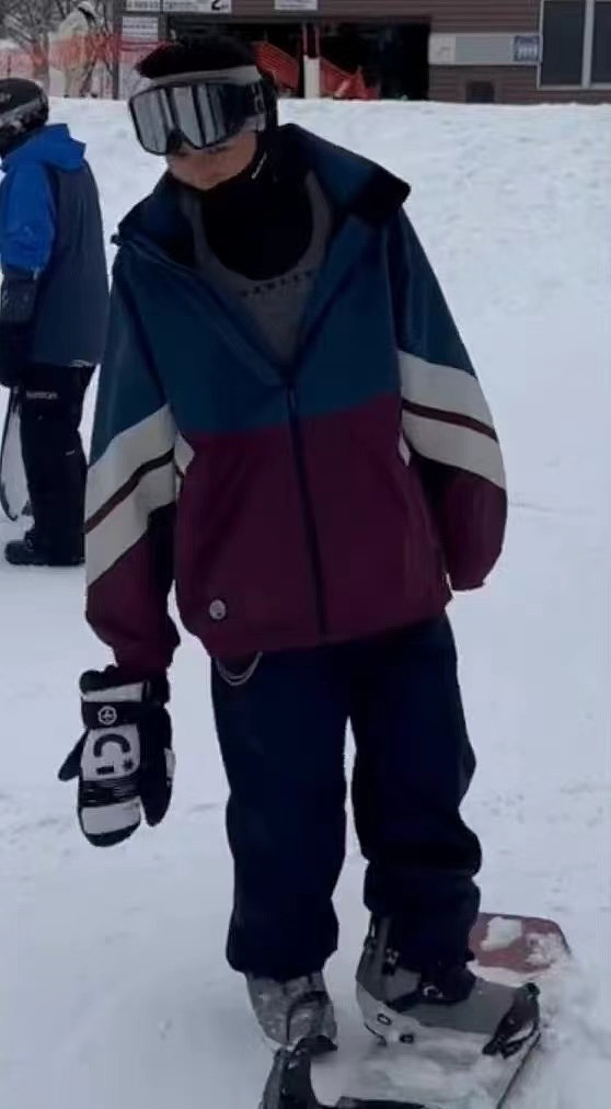 谢霆锋王菲疑现身日本过年，与友人滑雪，雪地里拍照力破分手传闻 - 6