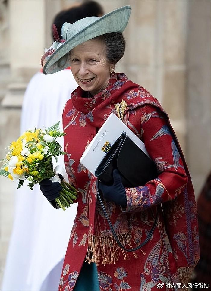 73岁英国长公主被迫当劳模！一袭红衣裹身好明媚，7天竟然营业8次 - 11